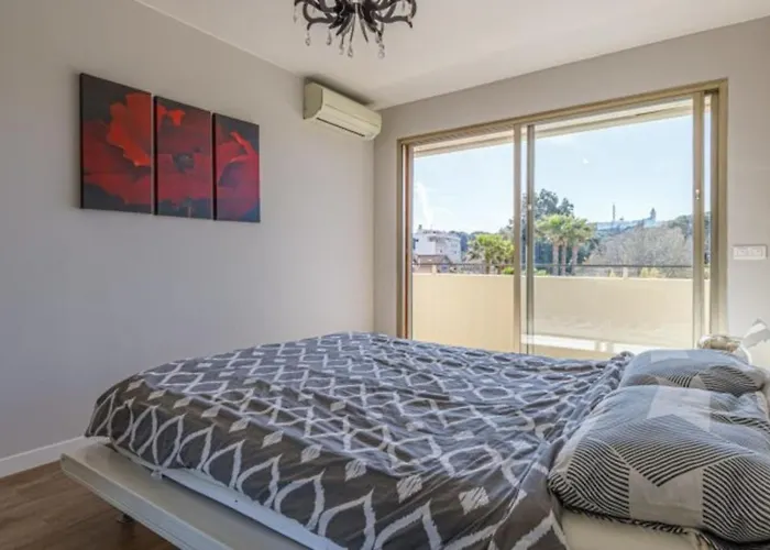 Tamanaco Beach 1Bdr Apartment With Balcony Sea View And Pool